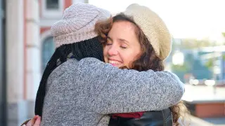 “Amigo, let’s hug”: tourists warned about new fraudulent scheme