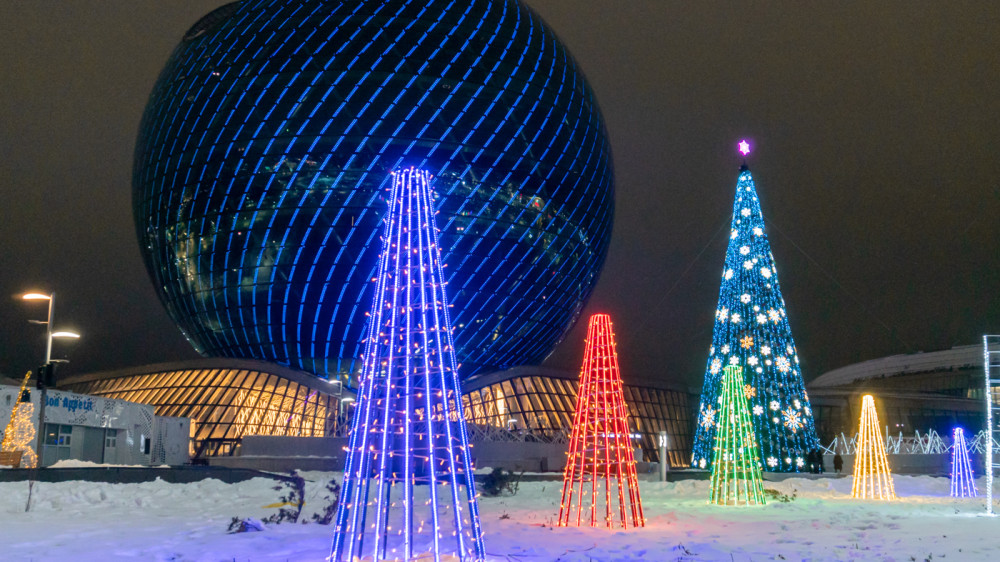 When and where the largest Christmas tree in Astana will be lit
