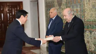 Kazakh Ambassador presented his credentials to the President of Algeria