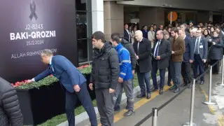 Entire Baku airport pauses for a moment of silence