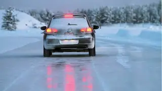 How to safely cross ice roads by car, explains Emergency Ministry