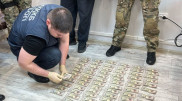 Man caught with suspicious stack of dollars detained in Atyrau
