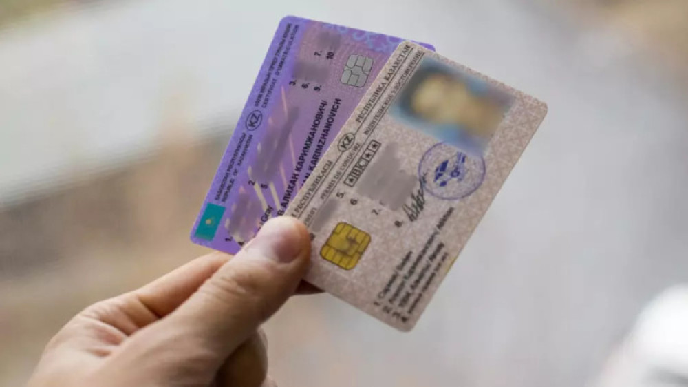 Kazakhstanis receive messages about urgent driver's license replacement