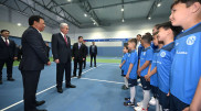 Tokayev meets young athletes in Aktau