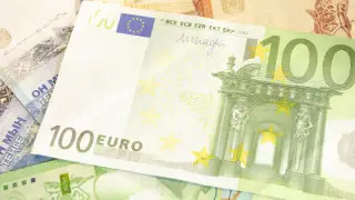 Euro climbs to 605 tenge in exchange offices