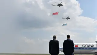 Helicopters with flags: Tokayev welcomes Xi Jinping at airport