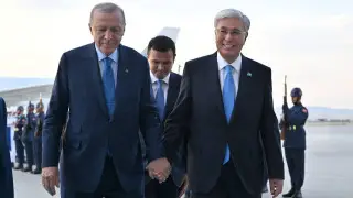 Erdogan welcomes Tokayev at Ankara airport