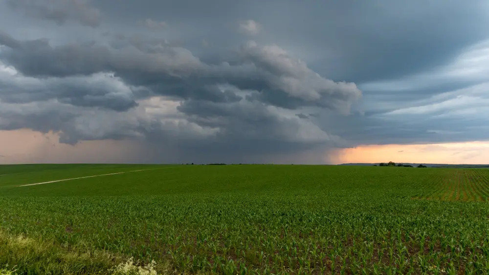 Strong winds and thunderstorms with hail to hit Astana and Almaty
