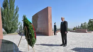 Tokayev’s visit to Kyrgyzstan began with a flower-laying ceremony