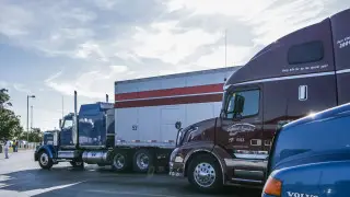 US suspends issuance of work visas for foreign truck drivers