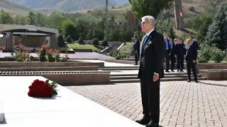 Visit to Bishkek: President Tokayev honored the memory of Chingiz Aitmatov