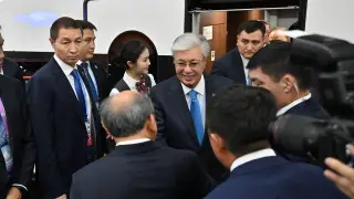 Tokayev arrives in Beijing by high-speed train from Tianjin
