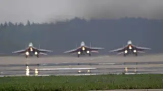 MiG-31 fighter jet crashes in Russia