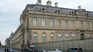 Louvre may have been robbed by foreigners – French Interior Ministry