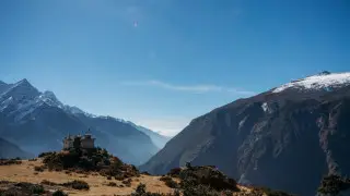 Foreign climbers and local guides killed in Nepal avalanche