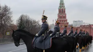Cavalry escort and Kazakh flags: How Tokayev was welcomed at the Kremlin