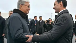 Tokayev welcomes Turkmen president at Astana airport