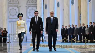 Tokayev welcomes Turkmen president at Akorda