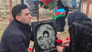 Families of victims of the Baku–Grozny flight crash arrive in Aktau