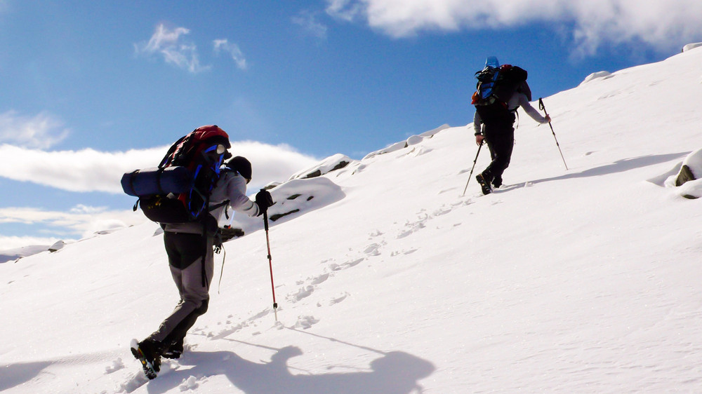 Winter hiking in the mountains: ten important tips