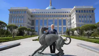 Tazy sculpture and garden in Akorda impress FCI head