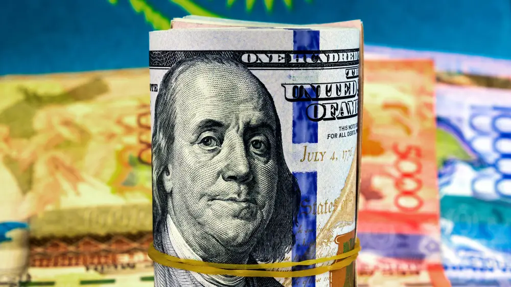 Kazakh Tenge Surges Against Dollar, Experts Cite Investment and National Bank Actions