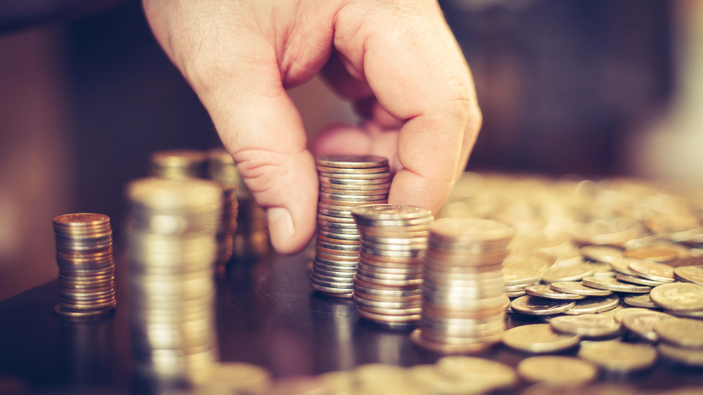 Kazakhstanis save record amount in deposits