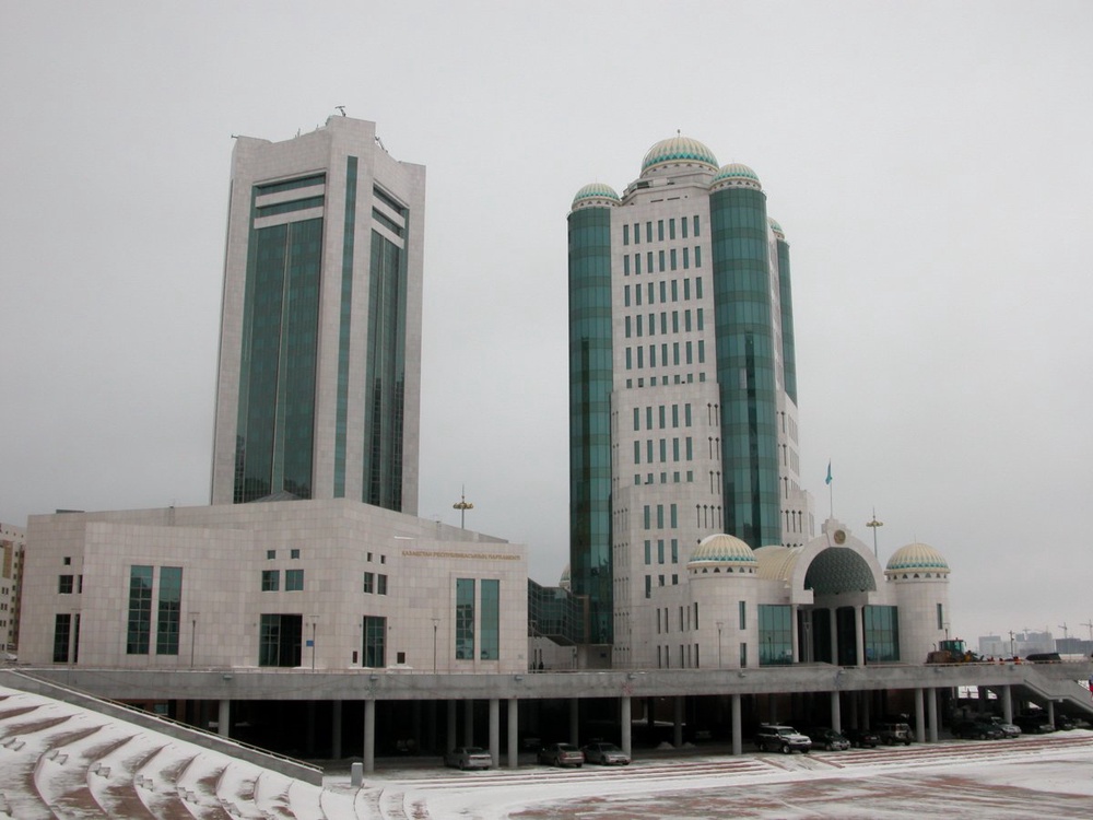Сенат жол жүрісі туралы заң жобасын Мәжіліске қайтарды