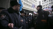 Жаңа билікке қарсы топ Қырым әкімшілік ғимараттарын басып алды