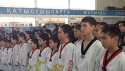 "Барыс" спорт клубы жеткіншектерге белбеу тапсырды
