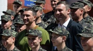 Ағайынды Кличколар оңтүстік шығыстағы батальонды жарақтандырады