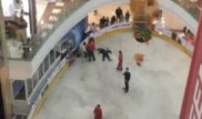 Шымкенттегі Mega орталығында атыраулық үшінші қабаттан секіріп кетті
