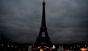Әлем ғимараттары Франция туының түсіне боялды
