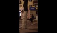 Жезқазған орталығында жалаңаш жүрген адамды куәгерлер видеоға түсіріп алды
