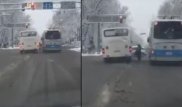 Алматыда автобус балалы әйелді қағып кете жаздады