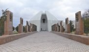 Ақтауда ҰОС батырларына арналып екі апта бұрын орнатылған ескерткіштер бүліне бастады