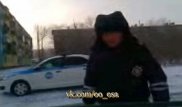 Теміртаулық жүргізуші полицейлермен дауласқан сәтін видеоға түсіріп алды