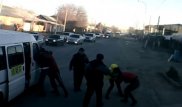 Шымкентте қыз-жігіттердің жол бойындағы төбелесі видеоға түсірілді