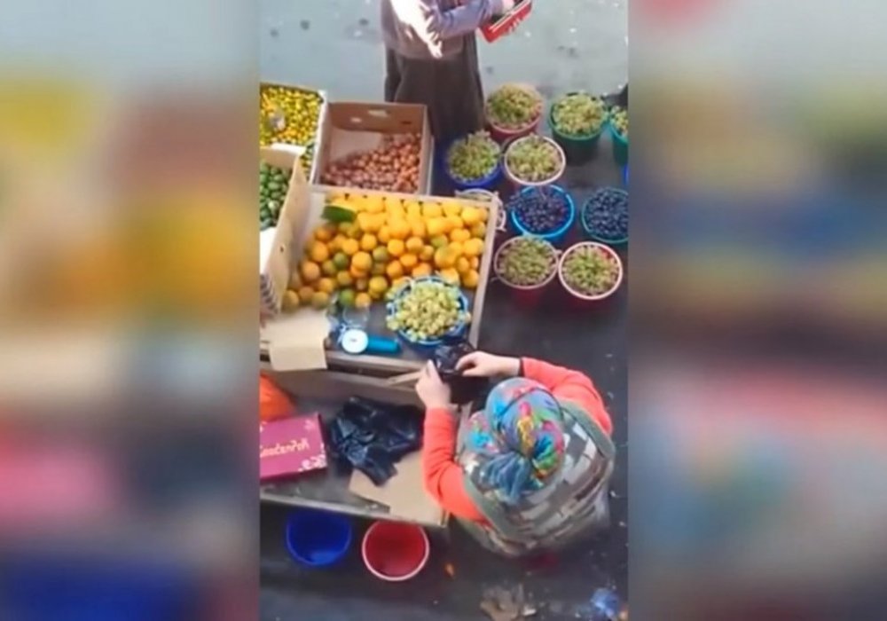 Шымкент базарындағылардың адамдарды қалай алдайтыны жасырын камераға түсіп қалды