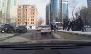 Алматыда куәгер "Достық Плаза" маңындағы жаппай төбелесті видеоға түсіріп алды