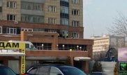 Алматыда ер адам көпқабатты үйден секіріп кетті