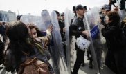 Түркияда 8 наурызға байланысты жиналған әйелдерді тәртіп сақшылары рәзеңке оқпен атты