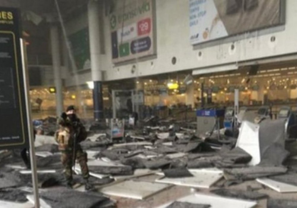 Брюссель әуежайының картасы Парижде теракт ұйымдастыруы мүмкін делінген адамның пәтерінен табылды - БАҚ