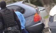 Алматыда әл-Фараби даңғылының бойынан ұсталған адамнан қару тәркіленді