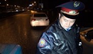 Алматыда үш ер адам полицейлердің погонын жұлып алды