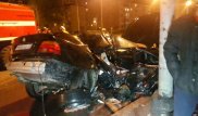 Алматыда BMW жоғары жылдамдықпен бағанаға соғылды: Бір адам қаза тауып, екеуі жарақат алды