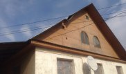 Алматы облысында үйдің шатырына снарядқа ұқсас нысан құлады