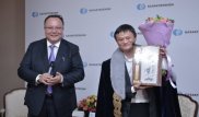 Қазақстандықтар Азиядағы ең бай адамға шапан кигізді