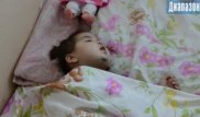 Ақтөбеде алтыншы қабаттан құлап кеткен екі жасар қыз аман қалды