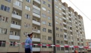 "Алғабаста" қисайып қалған үйді салған құрылыс компаниясының басшысы түсінік берді